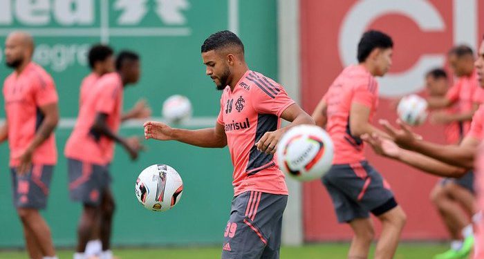 De olho no rival: escalação do Inter contra o Vasco