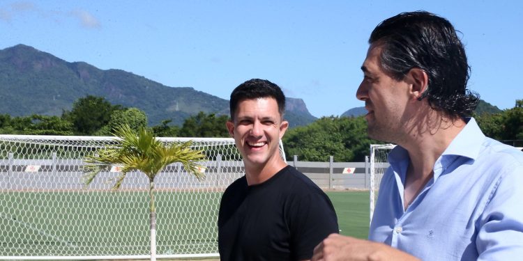 Vasco tem pressa por novo técnico e define perfil; confira
