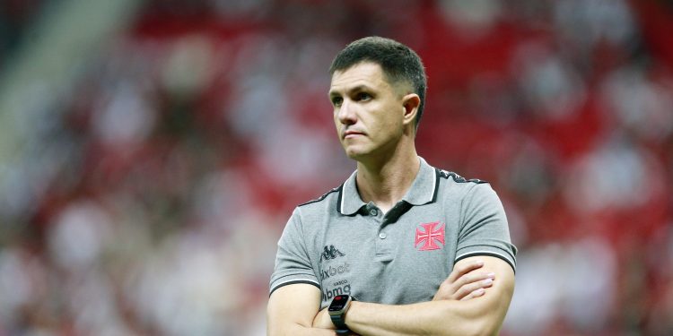 Vasco é goleado pelo Flamengo em clássico no Maracanã