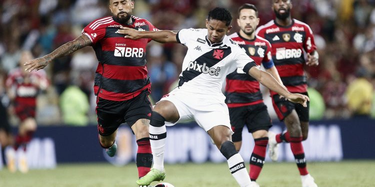 Saiba os desfalques e pendurados do Vasco contra o Flamengo