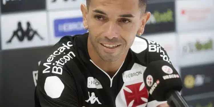 Vasco x Flamengo: Carabajal pode ser titular