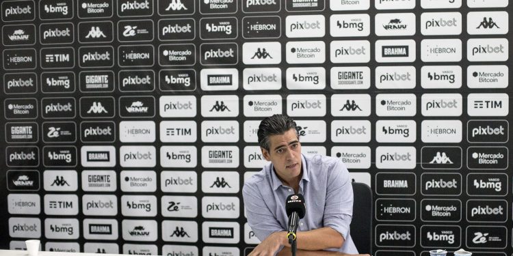 Paulo Bracks balança no Vasco e pode sair