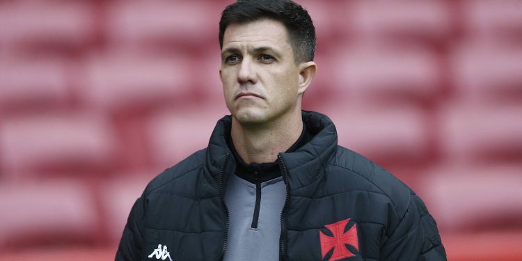 Vasco vacila e perde para o Internacional