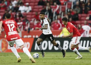 Desfalques no Vasco: Robson e Jair suspensos para o confronto contra o Goiás no Brasileirão