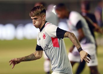 Com mudanças, confira a provável escalação do Vasco contra o Botafogo