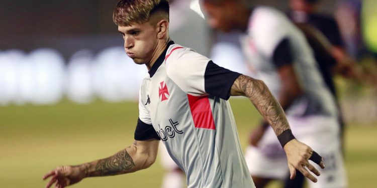 Com mudanças, confira a provável escalação do Vasco contra o Botafogo