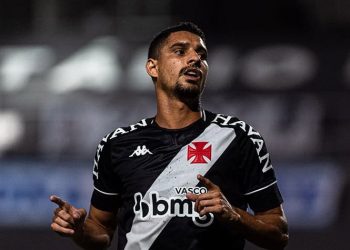 Ex-Vasco cobra quase 300 mil ao Clube