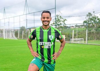 Jogador que estava no radar de Paulo Bracks fecha com time da Série B