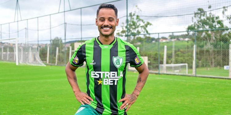 Jogador que estava no radar de Paulo Bracks fecha com time da Série B