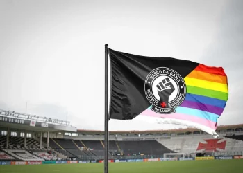 Vazou! Vasco vai lançar camisa em homenagem ao dia do orgulho LGBTQIAPN+; veja possível modelo