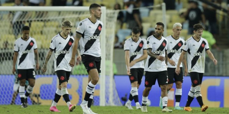 Você sabia? 4 de 8 times com a mesma pontuação do Vasco foram rebaixados