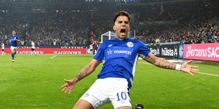 Alvo do Vasco, Rodrigo Salazar define seu futuro; confira a decisão