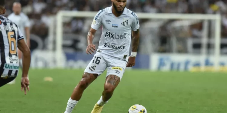 Cria do Vasco passa por sufoco em time paulista; veja