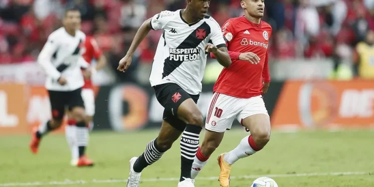 Confira a possível dupla de ataque do Vasco contra o Goiás