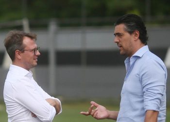 Vasco não consegue adiantar grana da 777 e terá dificuldades para contratar