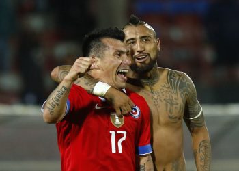 Gary Medel conversa com chilenos do Flamengo sobre possibilidade de jogar no Vasco