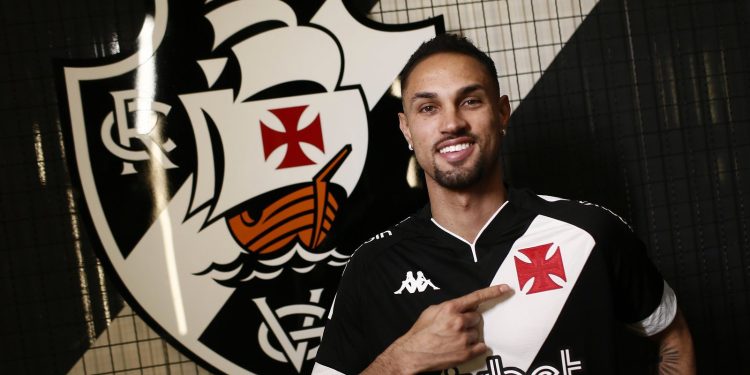 Vasco anuncia primeiro reforço da segunda janela do ano