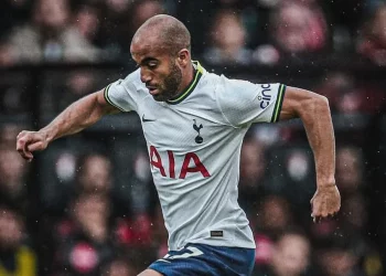 Jogador da Europa critica protesto em São Januário e rechaça retorno ao Brasil