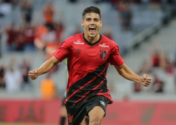 Vasco avança para contratar Léo Cittadini