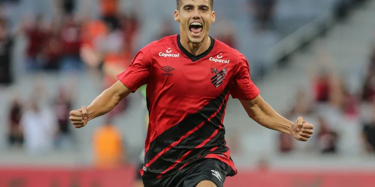 Vasco avança para contratar Léo Cittadini