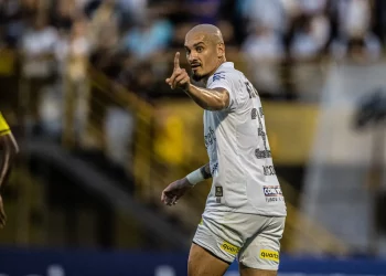 Maicon recebe proposta da Europa e define onde vai jogar em 2023