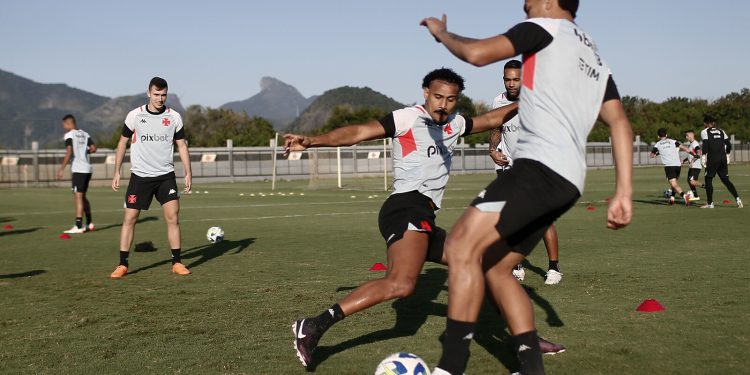 Vasco confirma saída de mais um jogador
