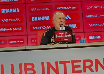 Mano Menezes elogia postura do Vasco