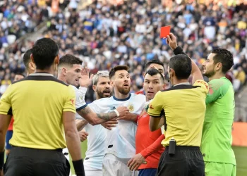 Novo reforço do Vasco já teve duelos importantes contra Neymar, Messi e Ibrahimovic