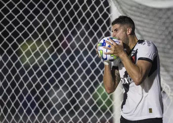 Pedro Raul virou reserva no Vasco? Entenda