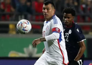 Perto do Vasco, Gary Medel é eleito melhor da partida entre Bolívia x Chile