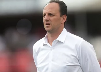 Rogério Ceni é o favorito para assumir o Vasco