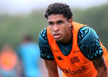 Sem acordo, lateral está perto de deixar o Vasco