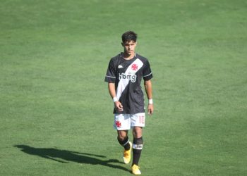 Ex-Vasco dá volta por cima e se destaca no Fortaleza