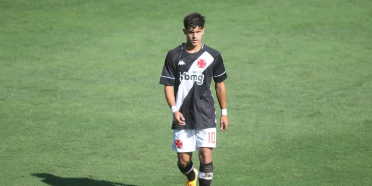 Ex-Vasco dá volta por cima e se destaca no Fortaleza