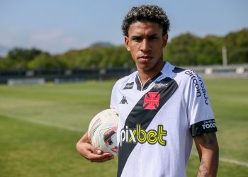 Vasco bate o martelo e define futuro de Paulo Victor