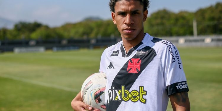 Vasco bate o martelo e define futuro de Paulo Victor