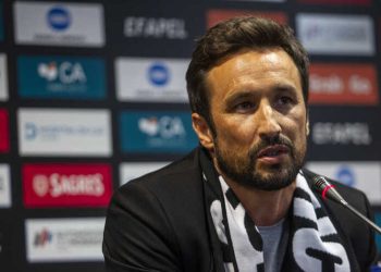 Vasco conversa com técnico português, diz jornalista