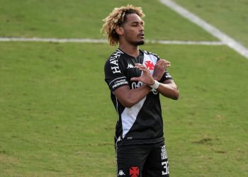 Vasco define futuro de dois jogadores emprestados