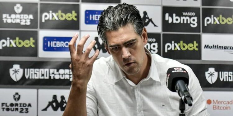 Vasco investe em jogadores não usados em seus clubes para sair da crise