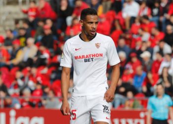 Vasco lidera concorrência por volante Fernando