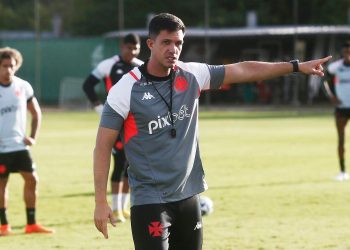 Vasco marca jogo-treino; confira o adversário