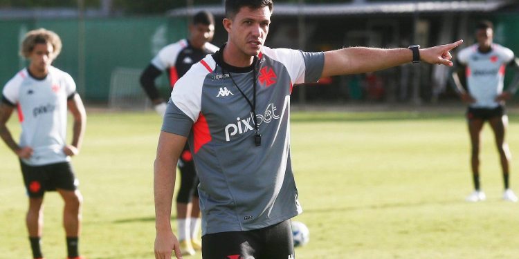 Vasco marca jogo-treino; confira o adversário