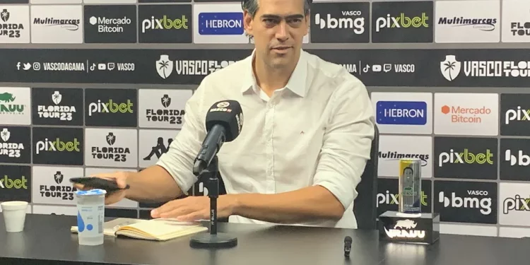 Evoluiu ou não? Veja como está a busca por reforços do Vasco