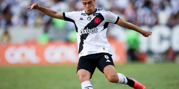 Vasco tem 5 jogadores pendurados; confira