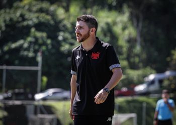 URGENTE! Clube da Série A pode tirar William Batista do Vasco