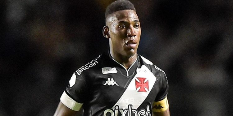 Zagueiro do Vasco, Léo detona interdição de São Januário