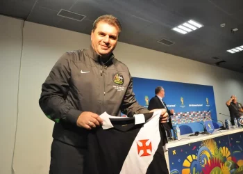 Novo treinador do Tottenham é torcedor do Vasco; conheça a história