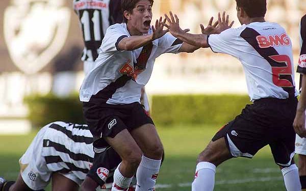 Conca é preciso ser protegido por policiais em São Januário