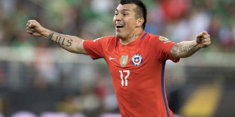 URGENTE! Vasco encaminha contratação de Gary Medel