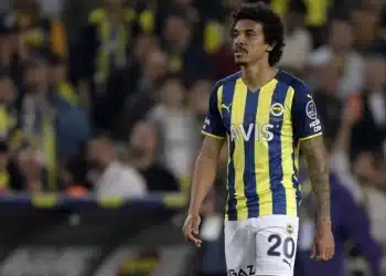 Tem vaga no Vasco? Luiz Gustavo vai ficar livre no mercado